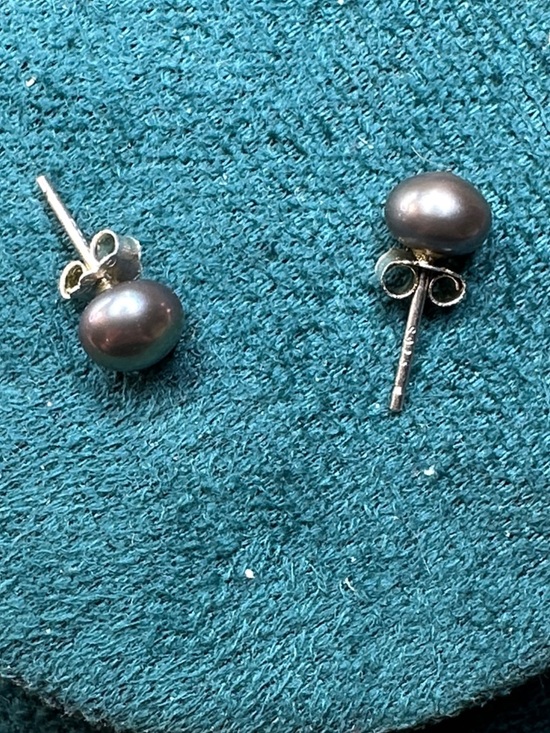 Classic Gray Pearl Stud Earrings - Picture 3 of 3